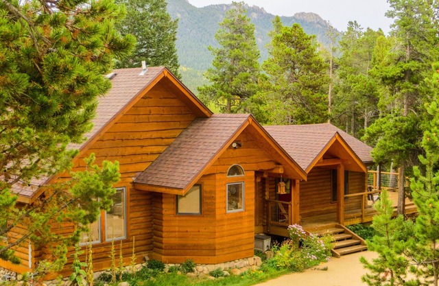 Log Home with Mountain Views and Hot Tub on 2 Acres