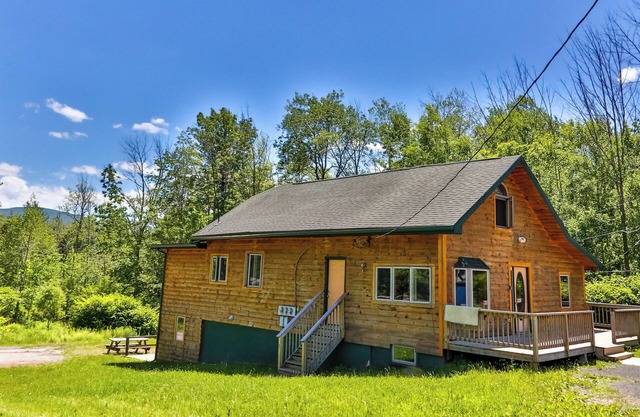 Log House/w Hot tub, Sauna, Bar, Mins to Hunter