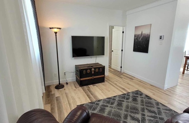 Logement /Appartement 4 1/2 Près de Toutes les Commodités Pour 31 Jours et Plus