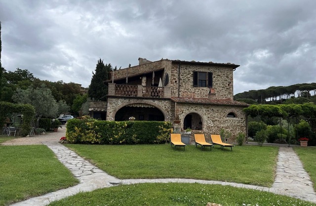 "Loggia" neat apartment in a country house, garden, sea view, 6 km to the sea