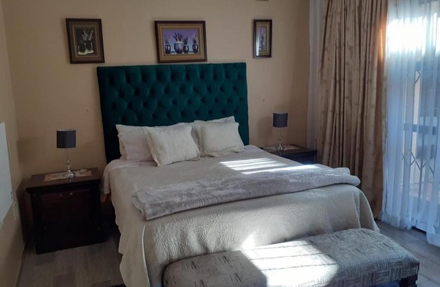 LOLO'S GUEST HOUSE