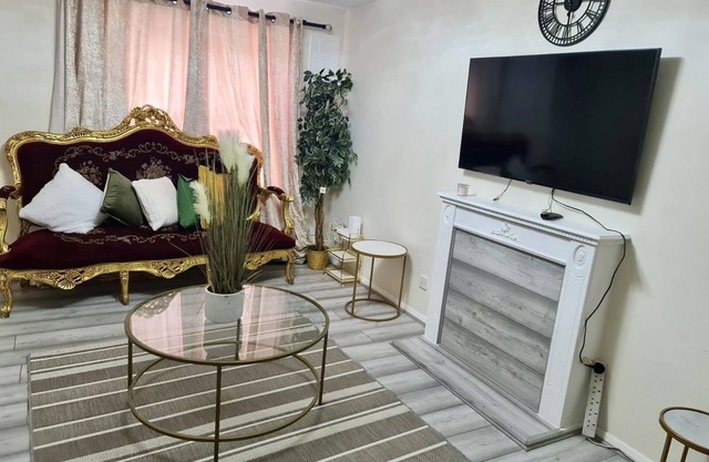 London - Sleeps 4 - Parking - Garden - PetFriendly