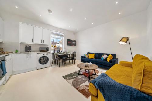 London Wembley Luxury Stay 2BR Apartment next to stadium with Free Parking