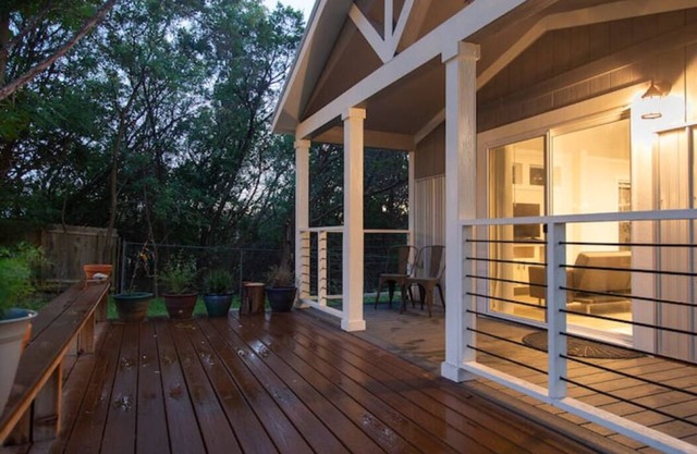 Lone Star Cottage - 15 minutes to downtown