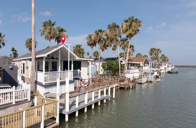 Long Island Village 658