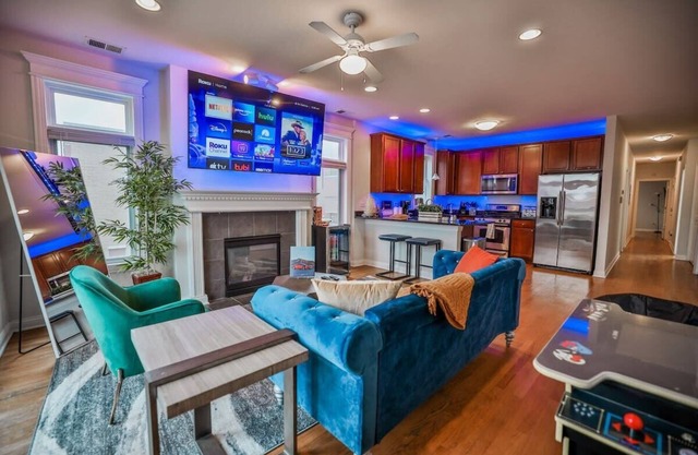 Long-Term Stays | 1 Garage Parking | Private Balcony