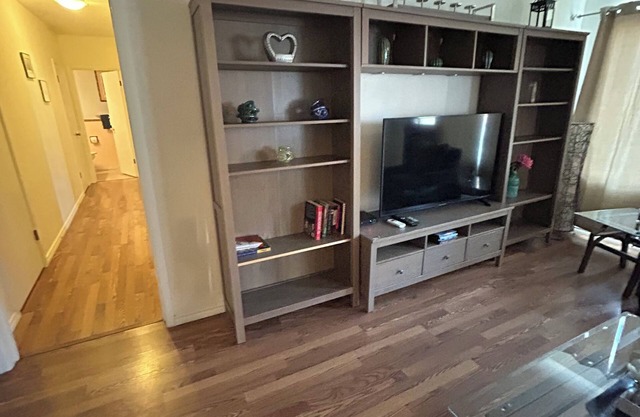 Long Term unit - 2 Bedroom near Transit and Shopping