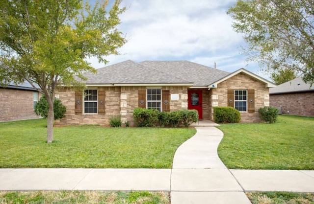 Longhorn Getaway-NEW!-3 bedrooms- sleeps 10!