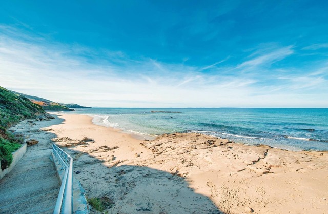 Look forward to a wonderful time out by the sea in this attractive vacation apartment.