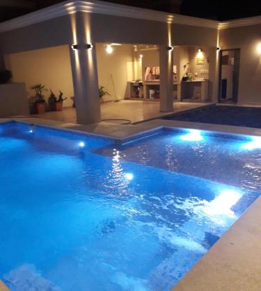 Los abuelos casa y piscina