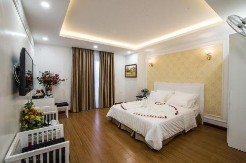 Lotus Hotel - A24, Khu Đấu Giá, Vạn Phúc - by Bay Luxury