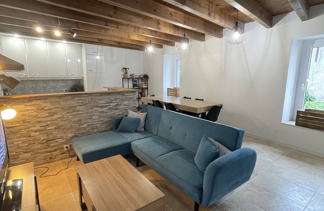 Lou Castel/Renovated house close to shops