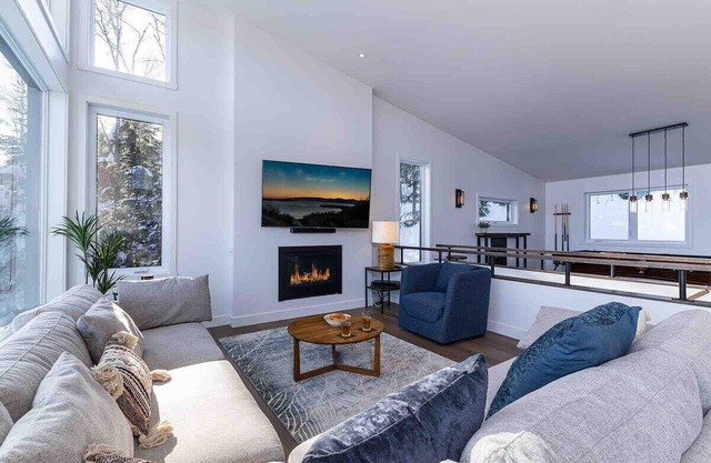 Louis Cyr 70: Spectacular view, Billiards and Spa