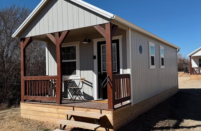 Louise - Fully Furnished 2 Person Cottage for short or mid-term stays