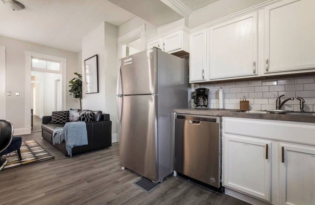 Louisville Dream House 4BR/2BA by CozySuites