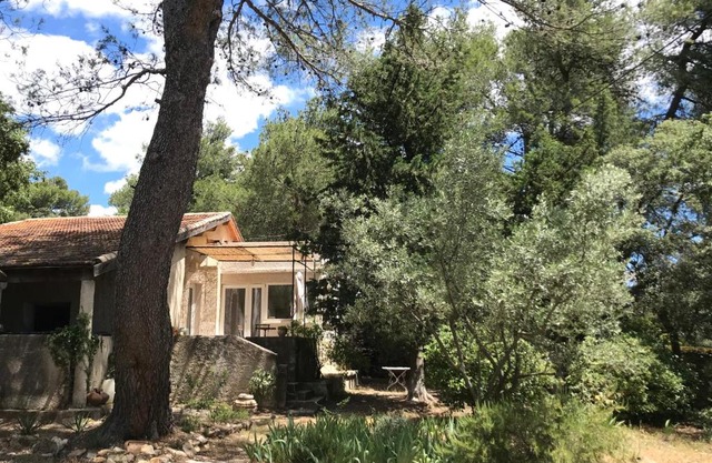 Loumaset-agréable petite maison-garrigues de Nîmes