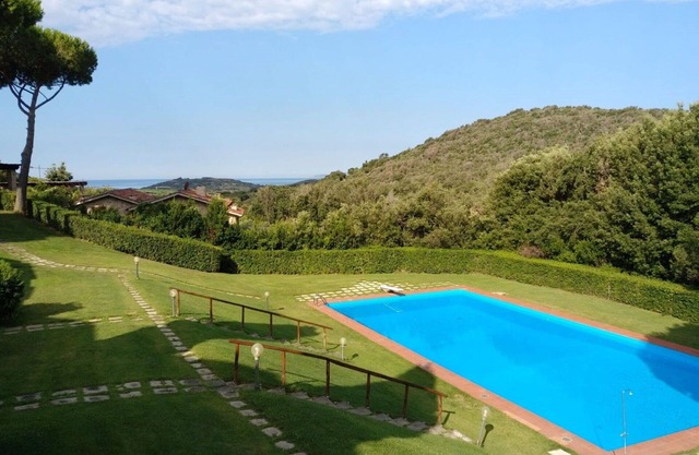 Lovely apartment for 6 people with pool, WIFI, TV, terrace and pets allowed