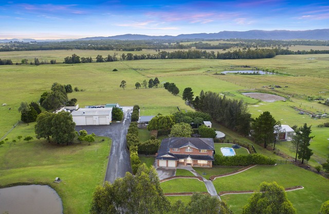 Lovedale Escape n5 Bed, K bed, Firepit, pet friendly, playground, mini fb field