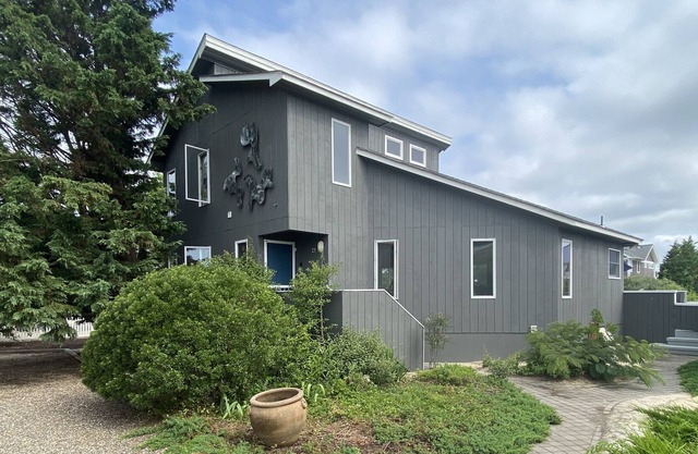 Loveladies Lagoon Front. Short walk to beach