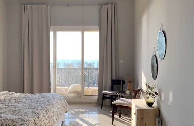 Lovely 1 bedroom holiday home on the beach