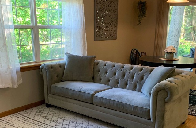 Lovely 1-bedroom apartment with patio/deck.