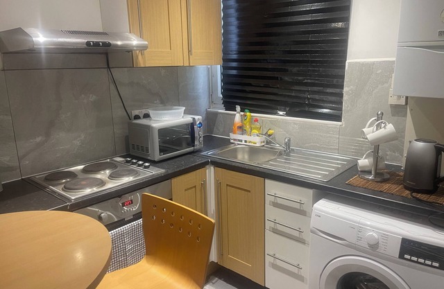 Lovely 1 Bedroom Flat 5 Minutes Walk From Station
