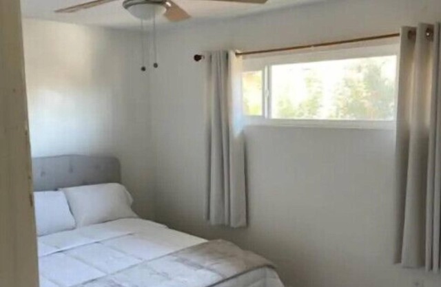 Lovely 2-bdrm furnished Townhome with parking