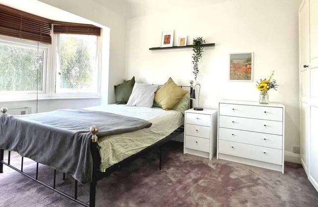 Lovely 2-Bed tree-hole in Northolt SouthHarrow