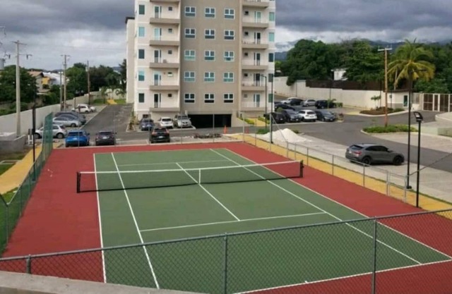 Lovely 2 BedRoom Apartment Central to Everything you need