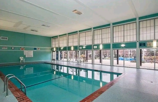 Lovely 2 bedroom condo with nice amenities and on the bus line