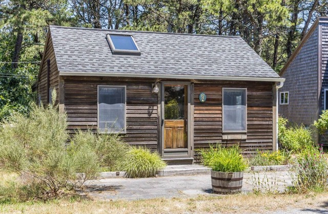 Lovely 2-bedroom cottage with AC in Wellfleet