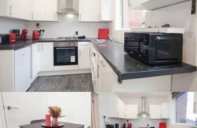 Lovely 2 Bedroom House Sheffield Central Location