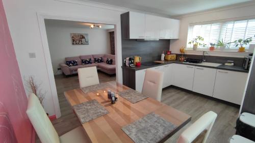 Lovely 2 Bedroom Modern Ground Floor Flat