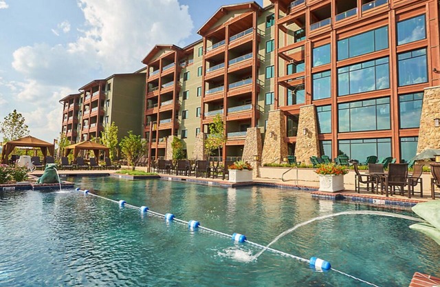 Lovely 2-bedroom villa on beautiful Table Rock Lake at The Cliffs at Long Creek