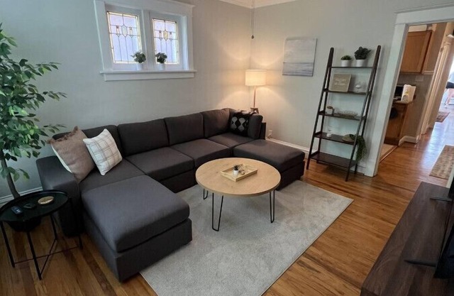 Lovely 2-BR apartment with free parking