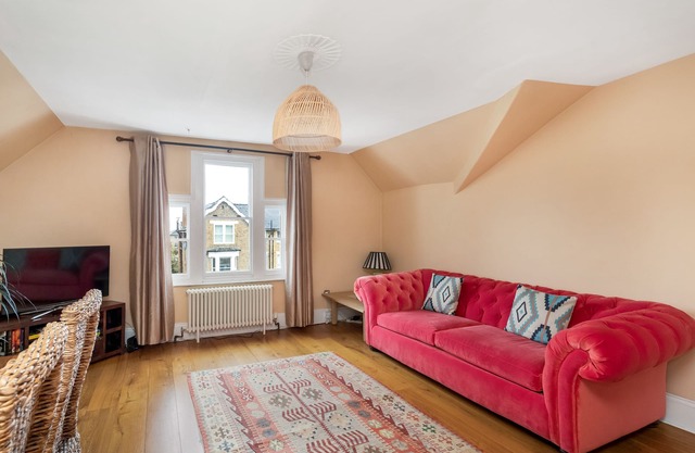 Lovely 2BR, Richmond Hill & Parking