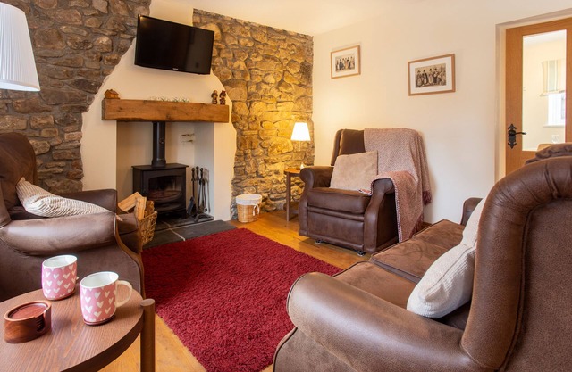 Lovely 3-Bed Cottage in the quiet hamlet of Horeb