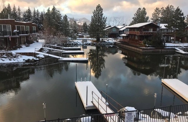 Lovely 3-bedroom townhome with Dock in South Lake Tahoe