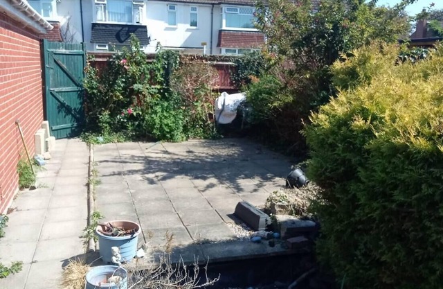 Lovely 3 Bedroom holiday home with free parking