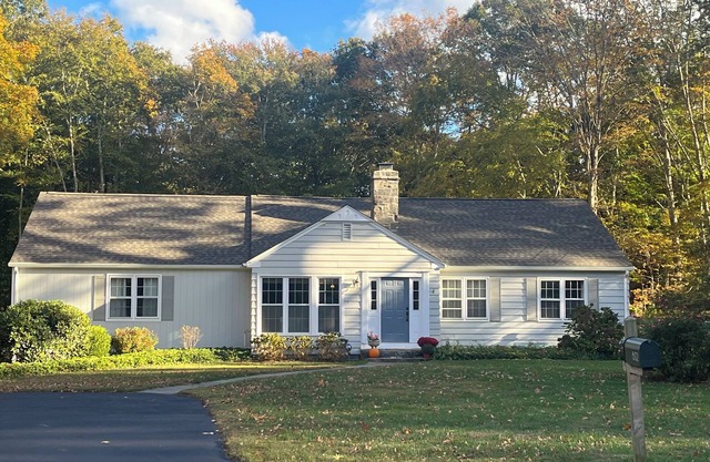 Lovely 3-bedroom home in Madison close to downtown and great beaches.