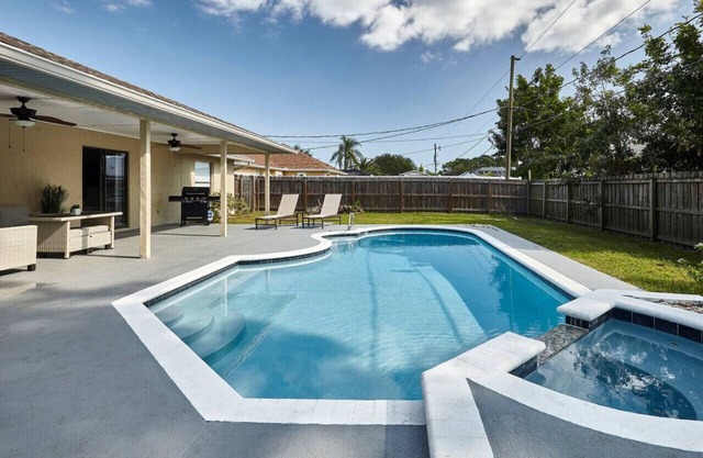 Lovely 3-Bedroom Home with Pool in Palm Bay!