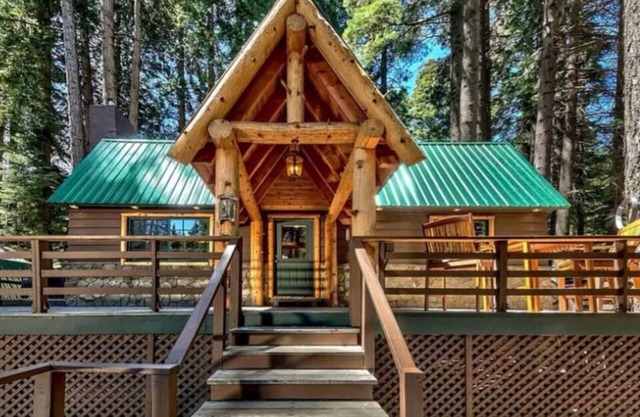 Lovely 3-bedroom mountain cabin in Twin Bridges