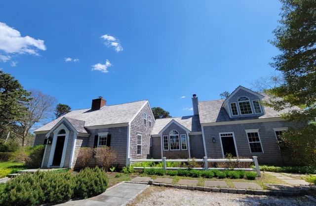 Lovely 3 BR Home in Harbor Coves, North Chatham.Peaceful Setting!