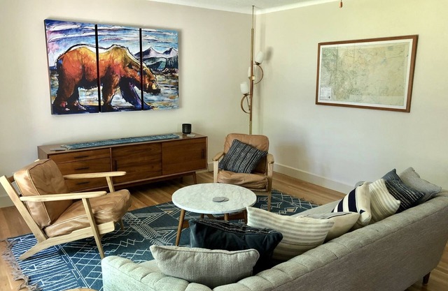 Lovely 4 Bed 2 Bath house. Close to Downtown, River Trail, University & more!