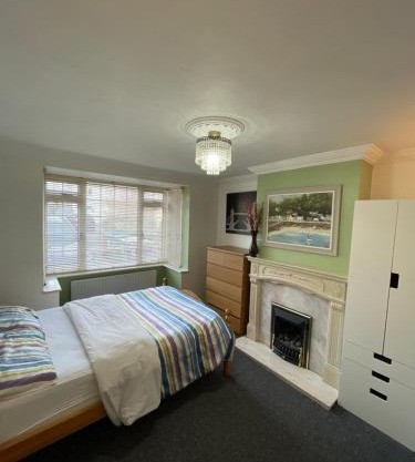 Lovely 4 bed house with patio & bbq