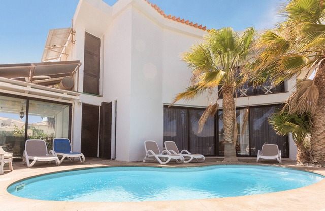 Lovely 4 Bed Villa to rent in Amarilla Golf with heated pool and sea views
