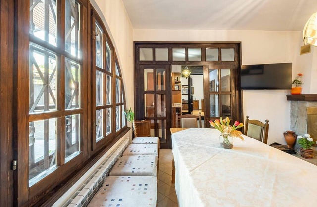 Lovely 5-bed Authentic House in the Arbanasi