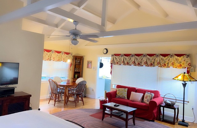 Lovely and clean upstairs studio apt.