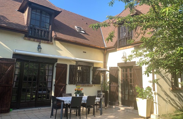 Lovely and quiet house 7 km from Paris, near RER C and train