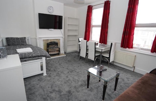 Lovely and spacious Apt Near Barking Station